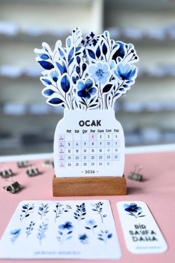 Mavi Çiçek 2026 Kayın Ağacı Standlı Masaüstü Takvim resmi