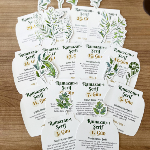 Ramazan Takvimi, Günün Ayet-i Kerimesi, 15 Yapraklı Arkalı Önlü Tasarım, Ahşap Tutuculu resmi