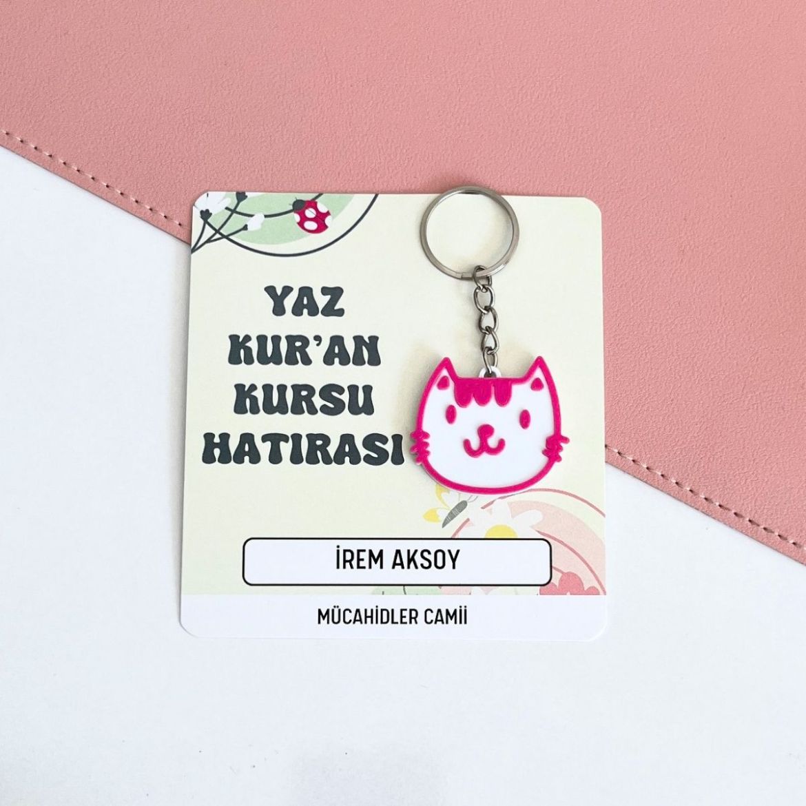 Kedili Anahtarlık İsme Özel Yaz Kur'an Kursu Hediyesi resmi