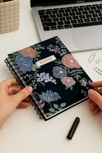 Beyaz Çizgili Kalın Kapaklı A5 Defter resmi