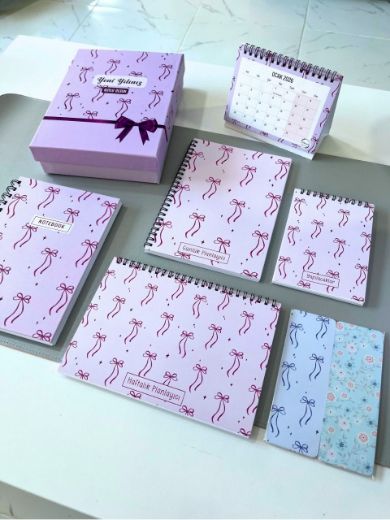 Mor Fiyonk Yeni Yıl Kutulu Set resmi