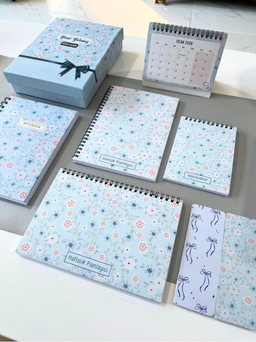 Mavi Çiçek Yeni Yıl Kutulu Set resmi