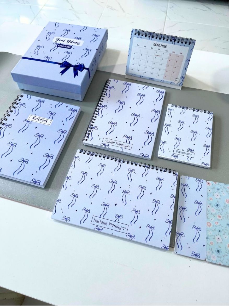 Mavi Fiyonk Yeni Yıl Kutulu Set resmi