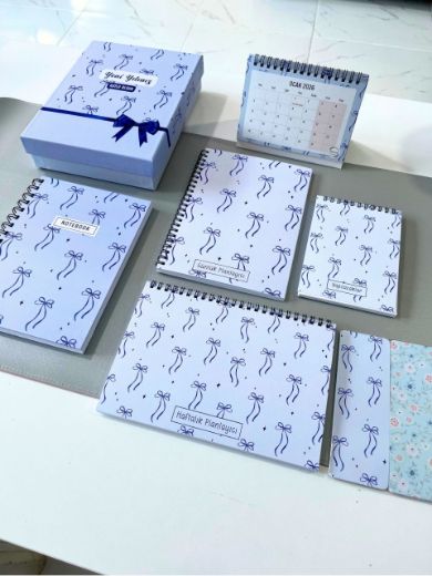 Mavi Fiyonk Yeni Yıl Kutulu Set resmi