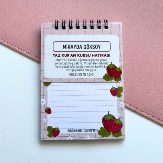 Çilekli Defter İsme Özel Yaz Kur'an Kursu Hediyesi resmi